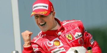 Expiloto Michael Schumacher  está consciente