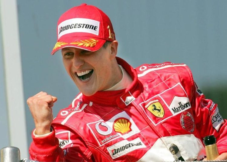 Expiloto Michael Schumacher está consciente