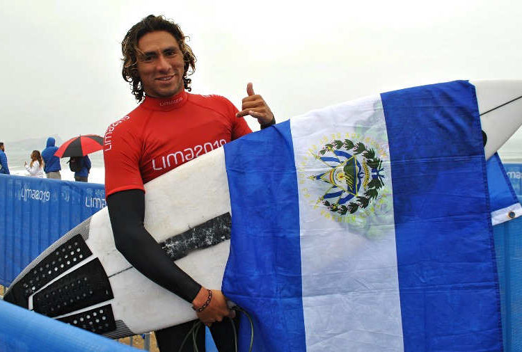 Bryan Pérez avanza a la siguiente ronda de los juegos Mundiales del Surf