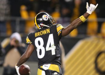 Antonio Brown es acusado de violacion por una exentrenadora