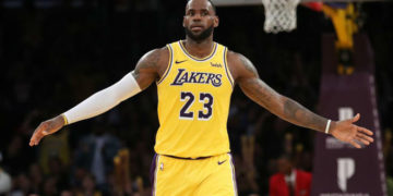 Los Lakers y los campeones Raptors inician el show de la NBA