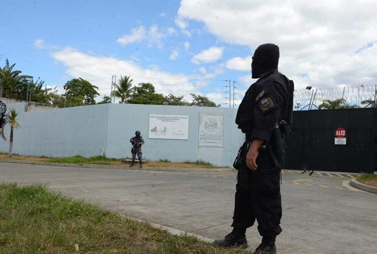 Juez verifica situación de los reos del Centro Penal de Máxima Seguridad