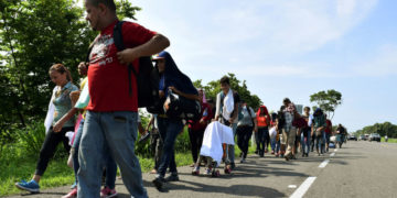 EUA comienza a devolver migrantes a Centroamérica