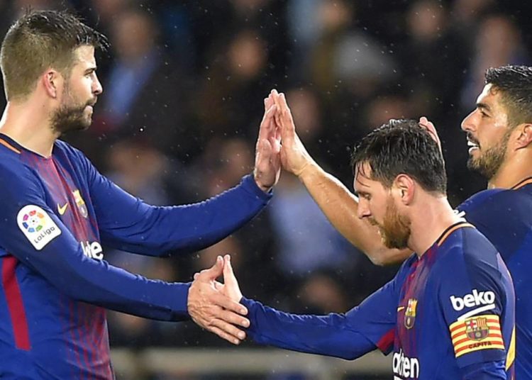 La broma de Luis Suárez a Gerard Piqué durante una concentración del Barcelona