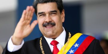 Gobierno salvadoreño expulsa al cuerpo diplomático de Maduro