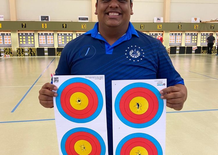 Roberto Hernández avanza a octavos de final del mundial de tiro con arco bajo techo en Luxemburgo