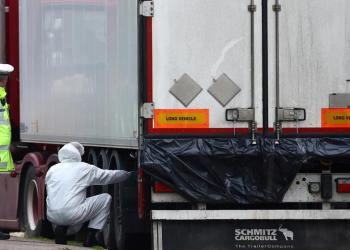 Autoridades logran identificar a los 39 cadáveres hallados en tráiler en Inglaterra