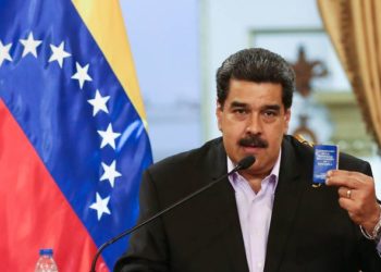 Maduro dice que ha detenido a militares por apoyar supuesto complot de EE.UU