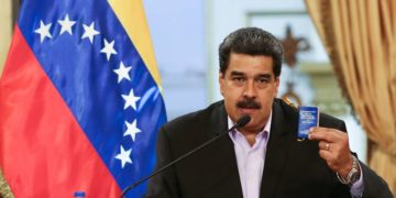 Maduro dice que ha detenido a militares por apoyar supuesto complot de EE.UU