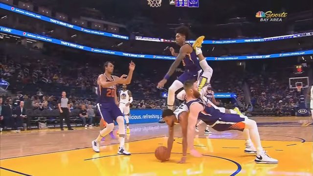 Stephen Curry de los Golden State sufre la fractura de su mano izquierda
