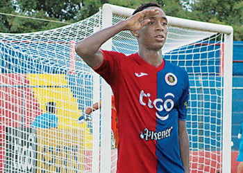 Brayan Gil renueva contrato con C.D FAS