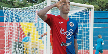 Brayan Gil renueva contrato con C.D FAS