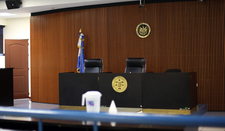 Juez salvadoreño envía a prisión a 8 guatemaltecos por narcotráfico