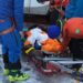 Rescatan con vida a joven que cayó desde una pendiente de 150 metros