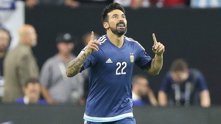 Lavezzi anunció que se retira del fútbol