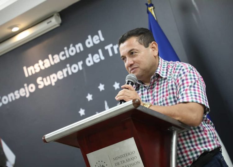 Rolando Castro enviará primer grupo de salvadoreños a Estados Unidos