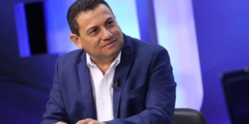 Rolando Castro hace duros reclamos al FMLN por adjudicarse los resultados de la gira del presidente Bukele por China