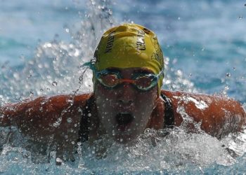 Atleta embarazada se prepara para nadar 44 kilómetros en 15 horas