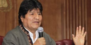 Evo Morales sale de México rumbo a Cuba
