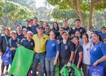 Koky Aguilar presidente del FONAES se siente satisfecho por la jornada de limpieza que realizarón en Río Acelhuate