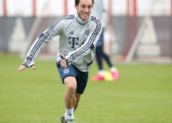 Odriozola en su presentación con el Bayern: “No he venido a perder el tiempo”
