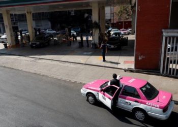 Revelan mafia de transportistas que asalta a migrantes en norte de México