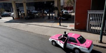 Revelan mafia de transportistas que asalta a migrantes en norte de México