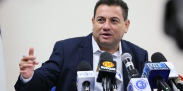 Rolando Castro busca transformar El Salvador con acuerdos satisfactorios