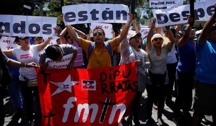 La “insurrección” de los simpatizantes del Gobierno