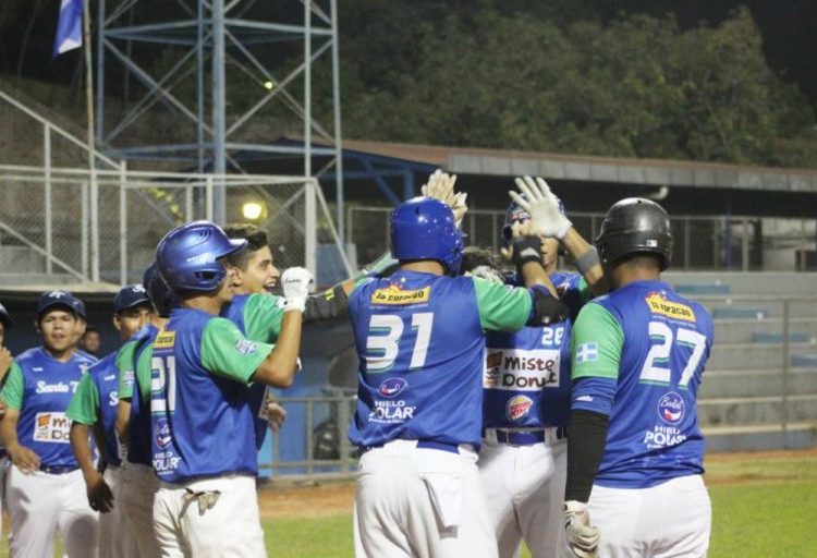 Santa Tecla y UTEC inicia con pie derecho