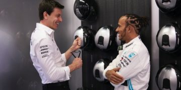 Mercedes analiza otras opciones además de Hamilton para el futuro