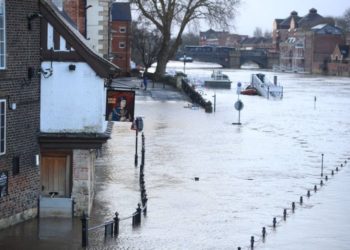 Fuerte tormenta invernal avanza hacia el este en Europa