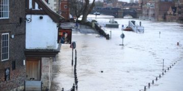 Fuerte tormenta invernal avanza hacia el este en Europa