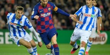 El VAR y Messi permiten al Barcelona colocarse líder provisional