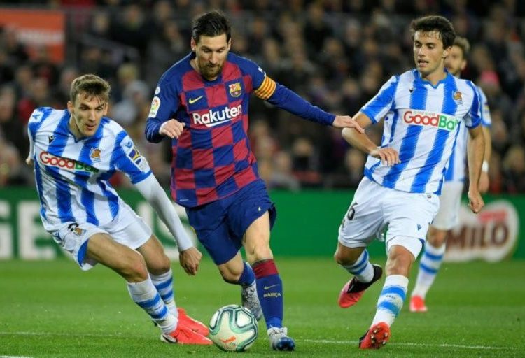 El VAR y Messi permiten al Barcelona colocarse líder provisional