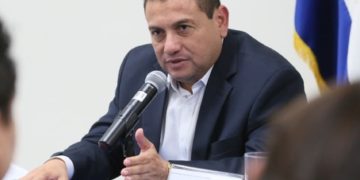 Ministro de Trabajo recomienda no firmar documento de renuncia o suspensión de labores sin goce de sueldo