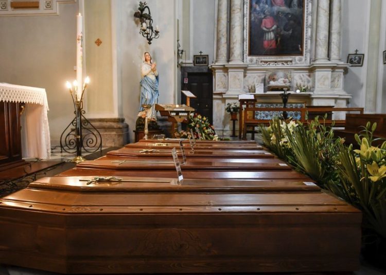 Italia reporta 793 muertos por coronavirus en 24 horas