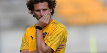 Diego Forlán se niega a renunciar a su salario