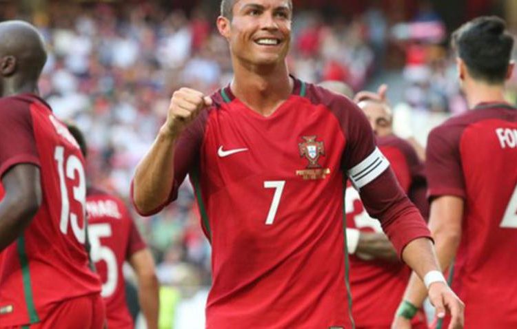 Cristiano Ronaldo y la selección portuguesa renuncian a la mitad de su prima por clasificar a la Eurocopa