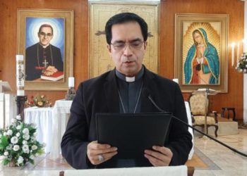 Arzobispo de San Salvador pide a diputados que no aprueben leyes atentatorias contra la vida