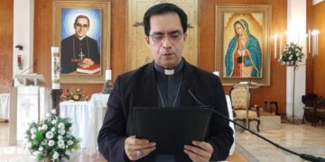 Arzobispo de San Salvador pide a diputados que no aprueben leyes atentatorias contra la vida