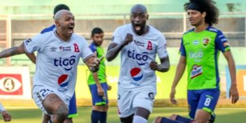 Oswaldo Blanco y Maxi Freitas seguirán en Alianza