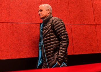 Mourinho también se saltó el confinamiento y es advertido por el Tottenham