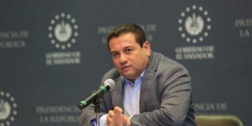 El ministro de trabajo Rolando Castro es una de las personas más importantes en la economía del país.