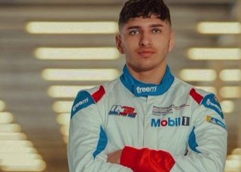Piloto salvadoreño que corre en Europa sueña con alcanzar la Fórmula E o la Fórmula 1
