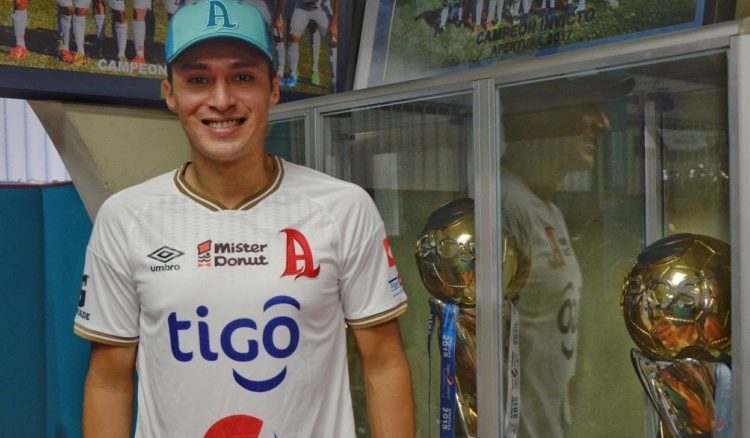 Confesiones de Lisandro Pohl sobre el nuevo fichaje albo