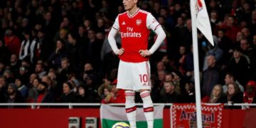 Özil no acepta la rebaja salarial del Arsenal