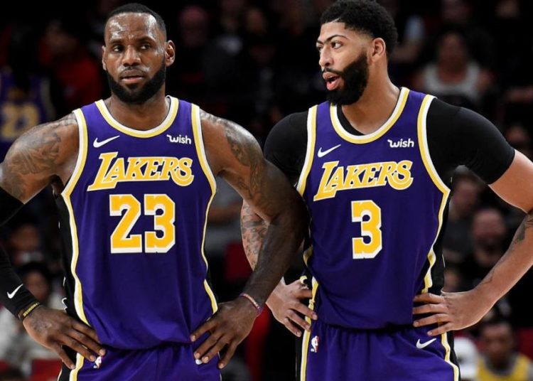 Los Ángeles Lakers devuelven una ayuda financiera