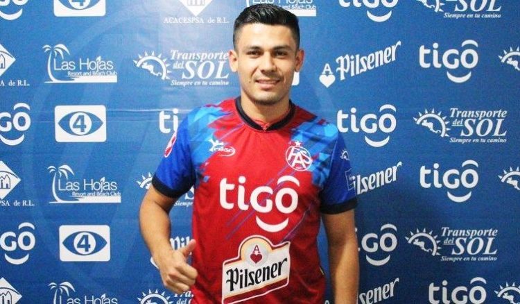 Jugador salvadoreño varado: “Nos toca estar durmiendo en el carro”