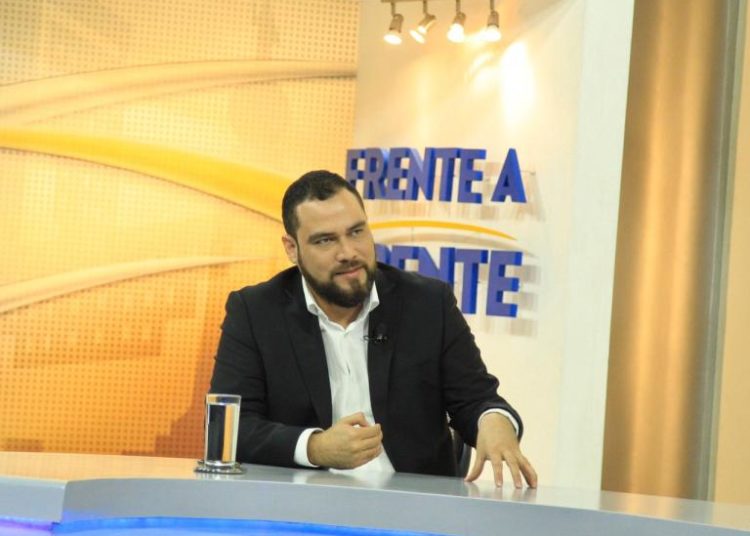 Ministro Mario Durán acusa a diputados de querer ‘desarmar’ al Gobierno en el combate al COVID-19